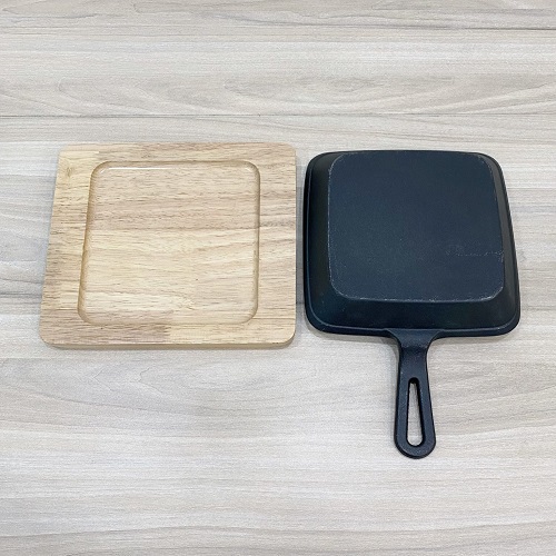Chảo gang vuông có tay cầm đế gỗ ICFP157